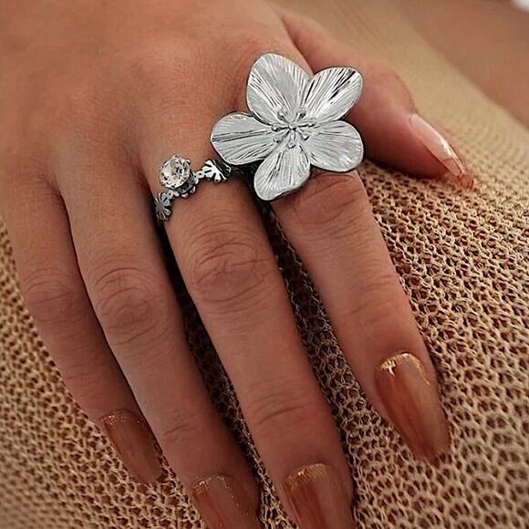Vintage Silver Statement Flower Ring - Picture 3 of 11